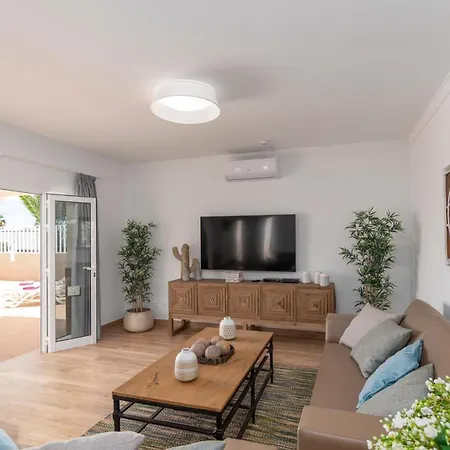 Olivina, With Heated Pool Holiday home