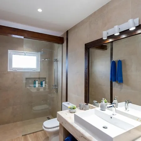 Olivina, With Heated Pool Holiday home