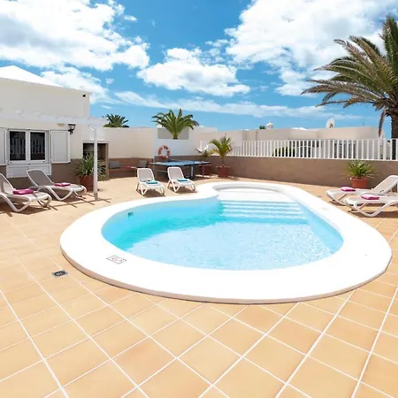 Olivina, With Heated Pool Puerto del Carmen (Lanzarote)