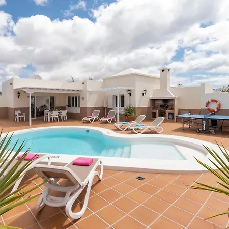Olivina, With Heated Pool Puerto del Carmen (Lanzarote)