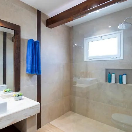 Olivina, With Heated Pool Holiday home *
